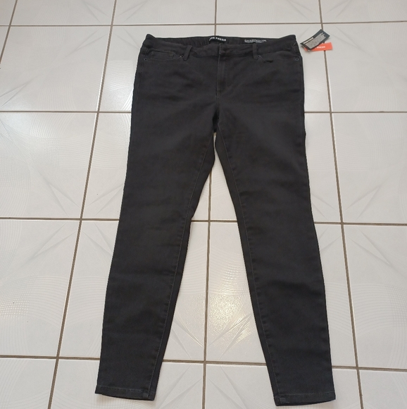4/$60 Black Ultra Slim Stretch Jeans - Size 32/14 - Picture 3 of 8